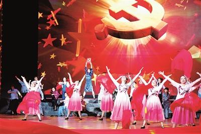 身家600亿富豪给员工每人1万红包;一升瓶装水含24万个塑料颗粒;铁头嫖娼新进展